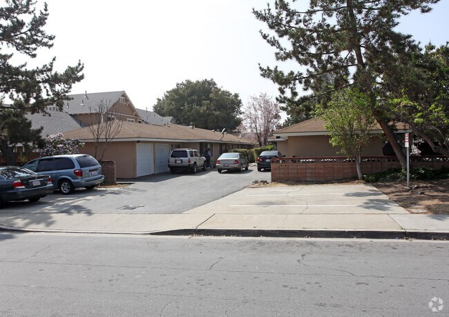 Building Photo - 205 Oberlin Ave