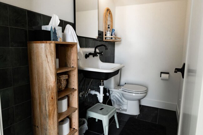 Building Photo - 2387 2500 S