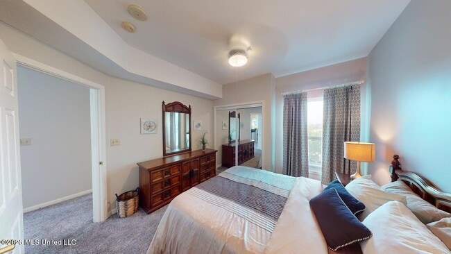 Building Photo - 2230 Beach Dr