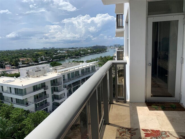 Building Photo - 6039 Collins Ave