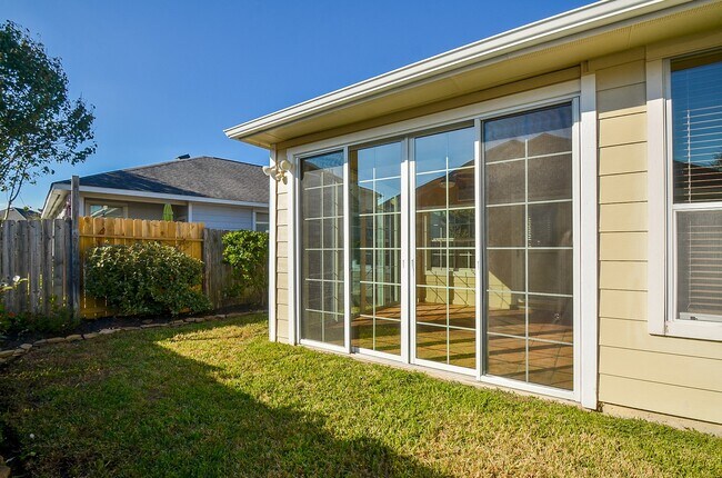 Building Photo - 12918 Hawthorne Shores Dr