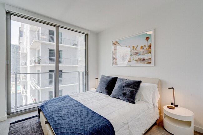 Building Photo - 249 NE 4th St