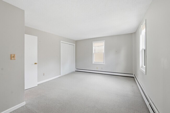 Building Photo - 146 Hecla St