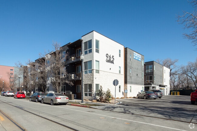 Building Photo - 965 S 200