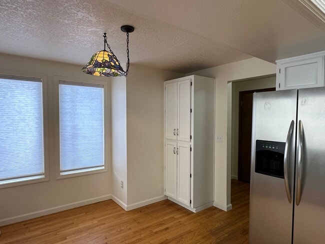 Building Photo - Large 3 Bed, 2 Bath Home!