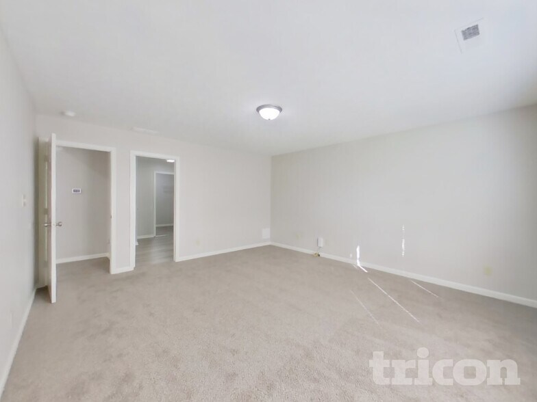 Building Photo - 910 S Shore Ct