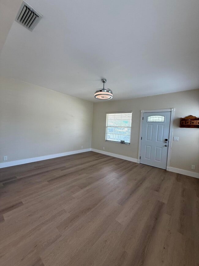 Building Photo - 509 Plymouth Rd