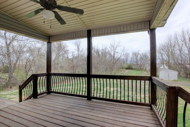 Building Photo - Executive Home on Cul de sac off exit 8.  Hurry.