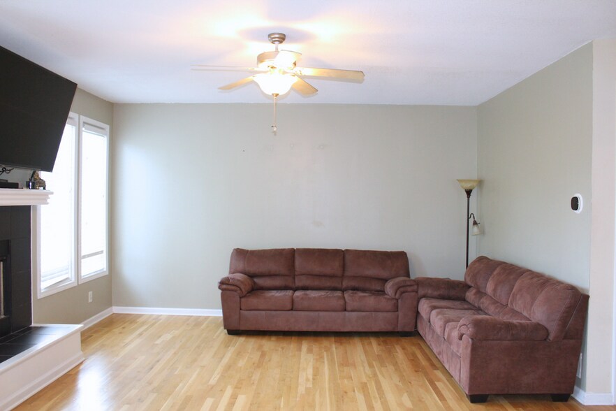 Building Photo - 13885 W 153rd Terrace