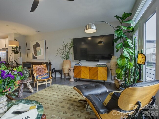 Building Photo - 11015 Stetler St