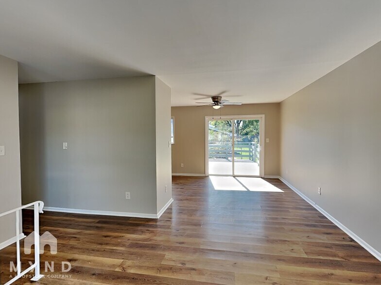 Building Photo - 2911 N Gresham Rd