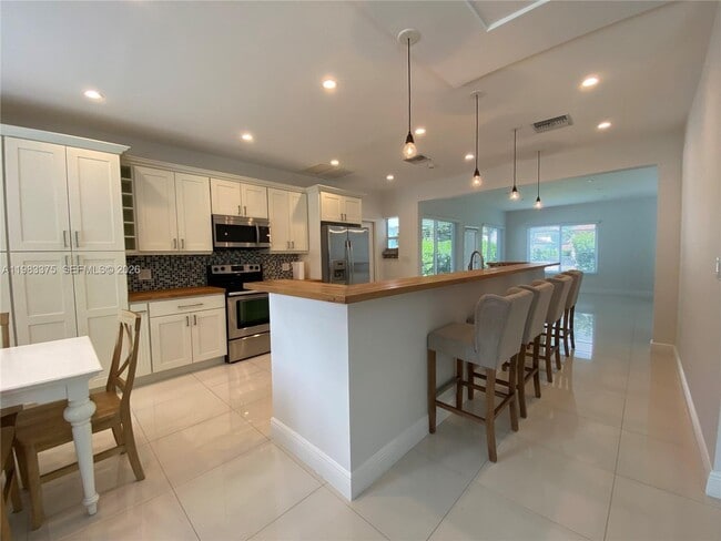 Building Photo - 5767 SW 35th St