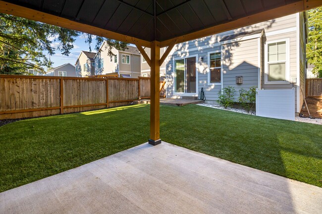 Building Photo - Stunning 3BD/3BATH Home in the Heart of Hi...
