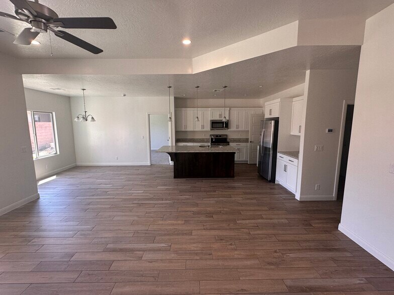 Building Photo - 2677 E Palm Cove Ave