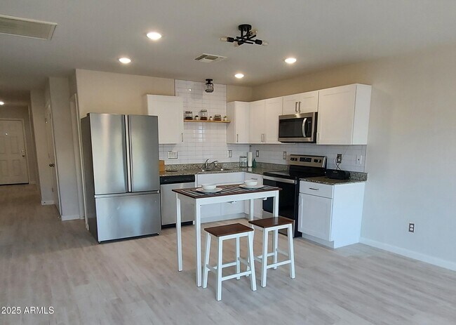 Building Photo - 10128 W Century Dr