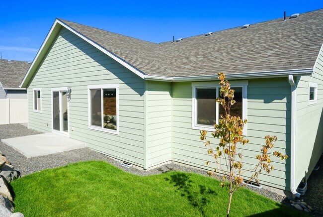 Building Photo - Great home just outside of Post Falls