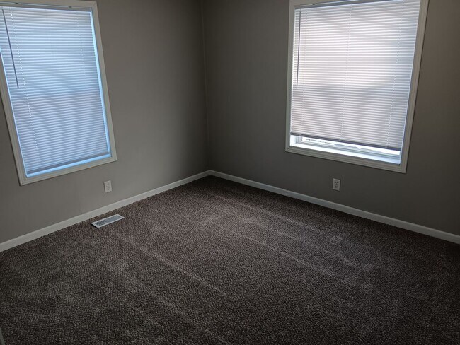 Building Photo - For Rent - Four-Bedroom Two-Bathroom Home Available NOW!