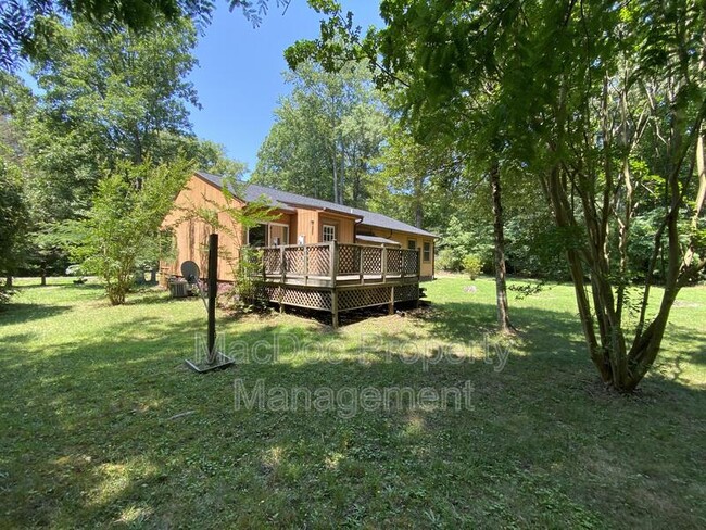 Building Photo - 104 Waverly Dr