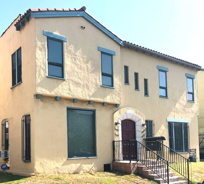 Building Photo - 7007 Willoughby Ave