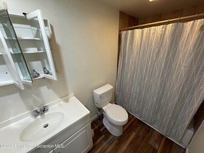 Building Photo - 1043 Main St