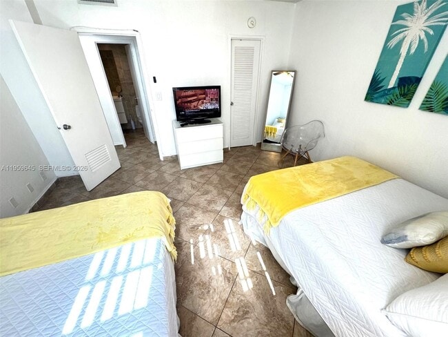 Building Photo - 3901 S Ocean Dr