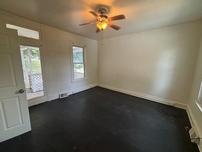 Building Photo - New Year, New Home, $500 Off!Spacious rooms, updated mechanicals, and convenient Canonsburg living