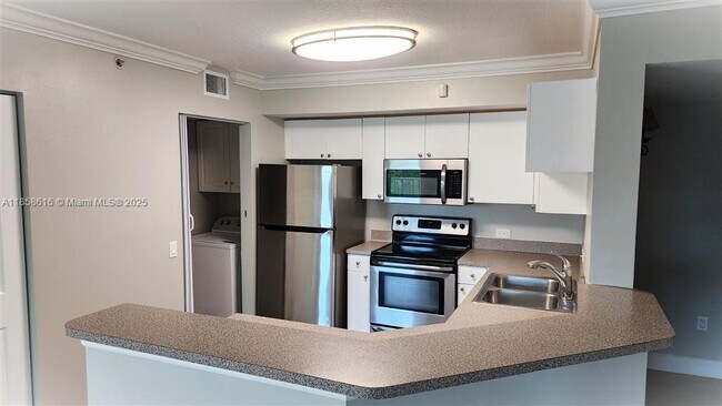 Building Photo - 816 Villa Cir