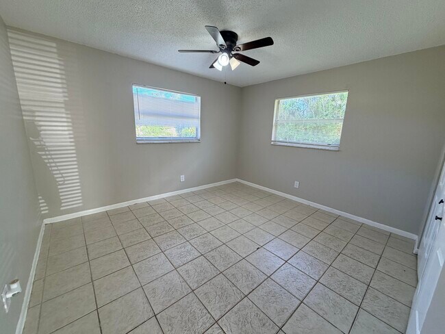 Building Photo - 3594 Almar Rd