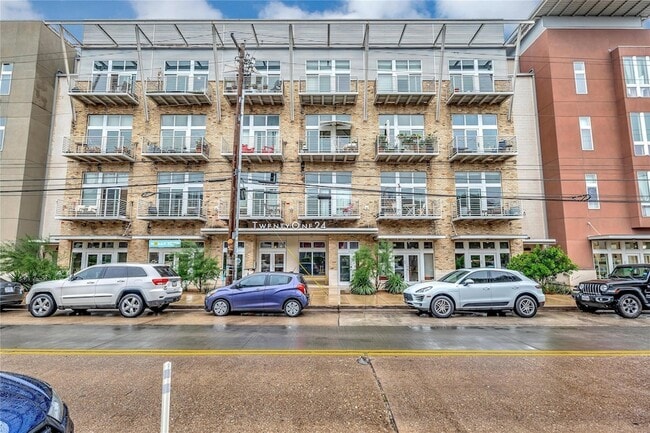 Building Photo - 2124 E 6th St