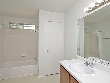 Building Photo - 17204 Ardisia Dr