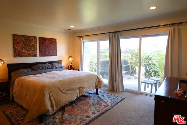 Building Photo - 4561 Don Felipe Dr