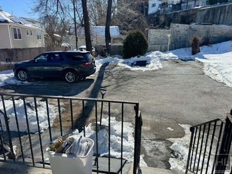 Building Photo - Amackassin Terrace, Yonkers