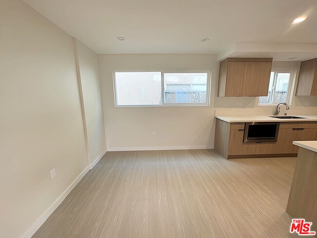 Building Photo - 1302 Amethyst St