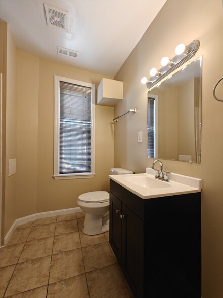 Building Photo - 400 E Lorraine Ave