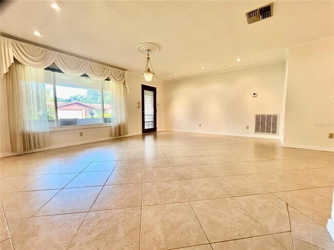 Building Photo - 1144 Lanyard St
