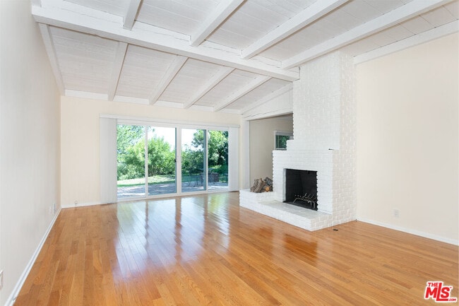 Building Photo - 2536 Roscomare Rd