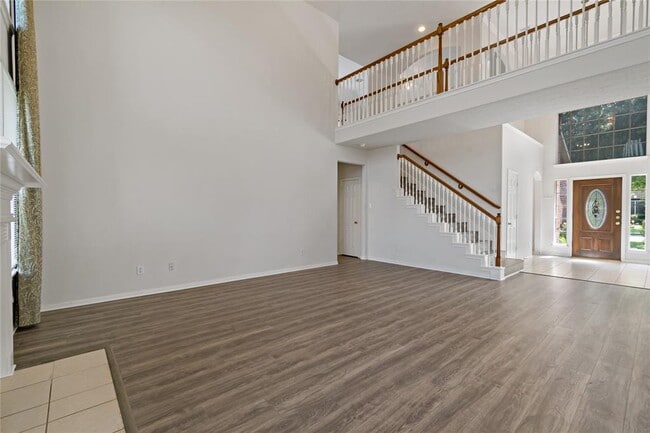 Building Photo - 1010 Sussex Trail