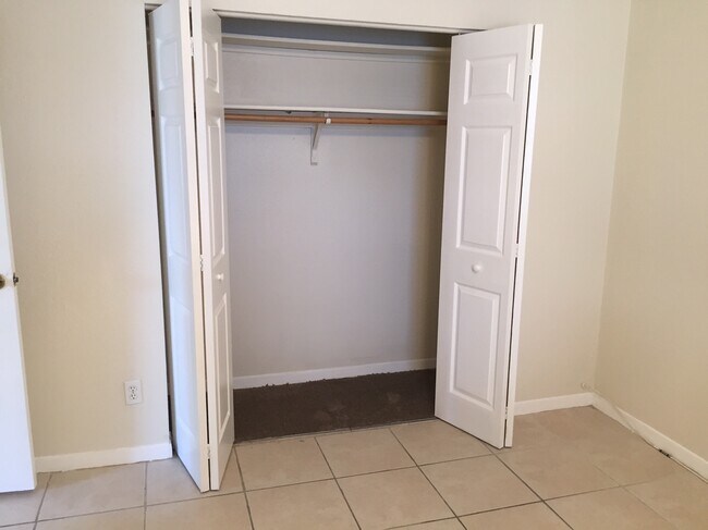 Building Photo - 942 San Christopher Drive