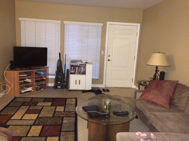 Building Photo - Upgraded 1 Bedroom, 1 Bath Condo in Point ...