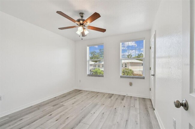 Building Photo - 587 Shady Grove Dr