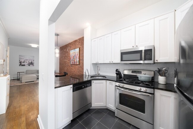 Building Photo - 257 12th St