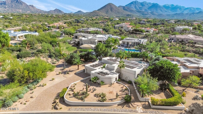 Building Photo - 9447 E Calle De Valle Dr