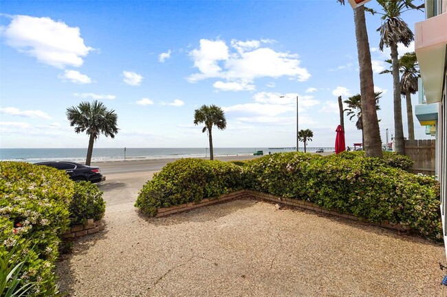 Building Photo - 8416 Seawall Blvd
