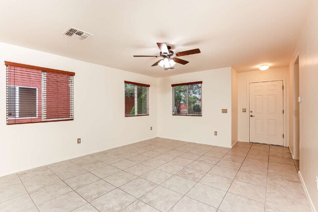Building Photo - 5082 E Kittentails Dr