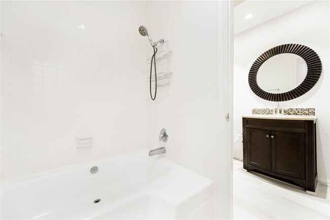 Building Photo - 11711 Memorial Dr