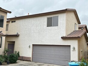 Building Photo - Brand new paint and carpet! 3 Bedroom 2 1/2 Bathroom, Close to Grand Canyon University