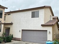 Building Photo - 3 Bedroom 2 1/2 Bathroom Freshly painted & carpet, Close to Grand Canyon University