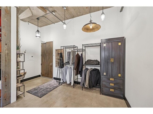 Building Photo - 718 N Washington Ave