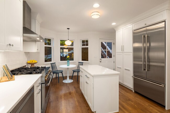 Building Photo - Laurelhurst View Home