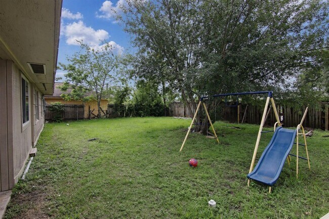 Building Photo - 7941 Longridge Dr